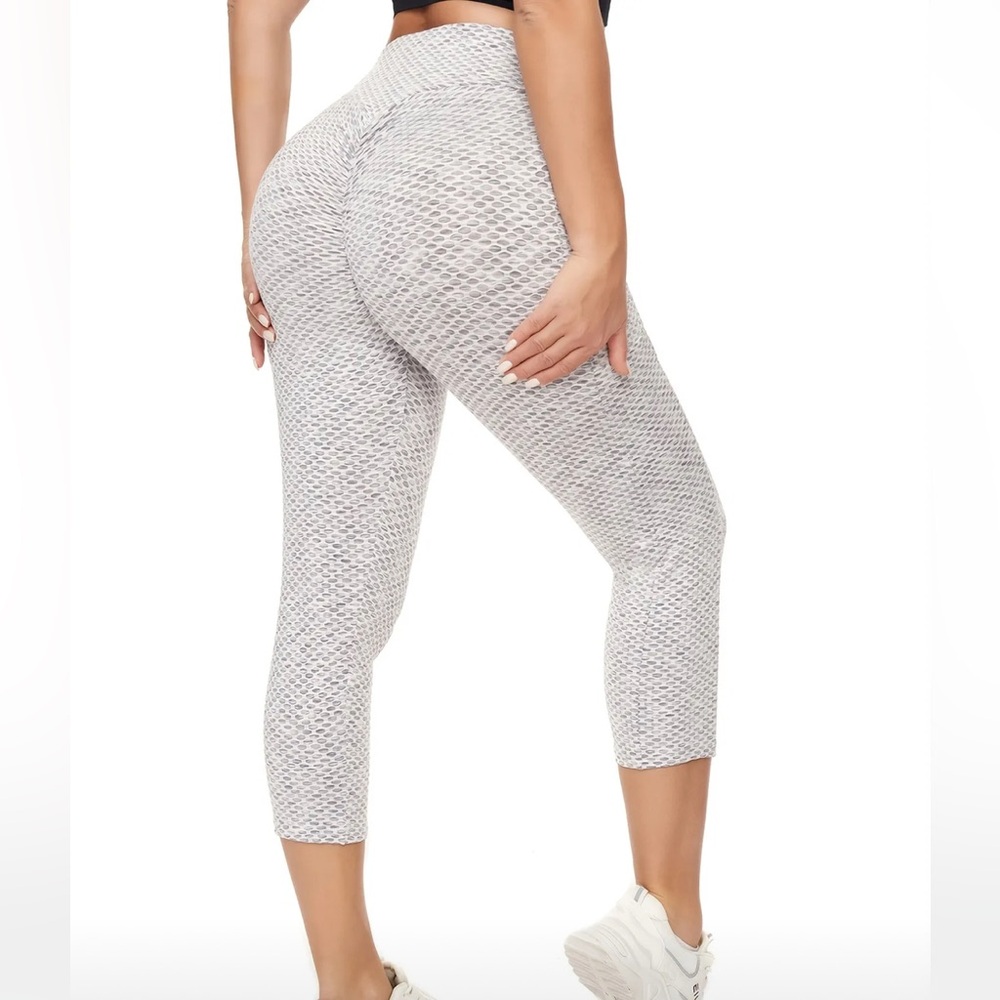 Scrunch butt capri honeycomb leggings with pockets